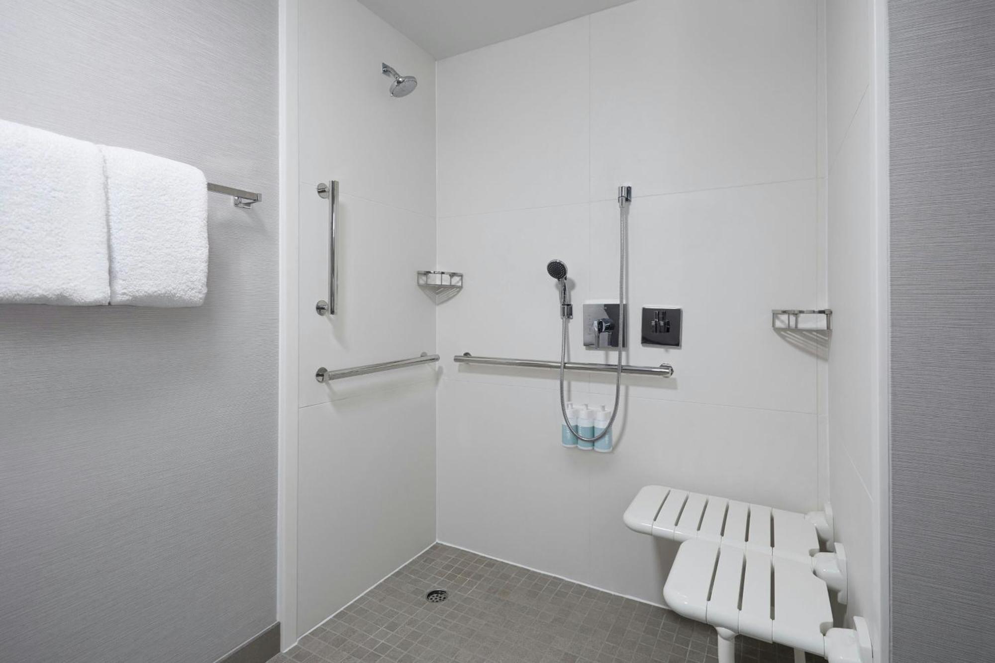 Courtyard St. Louis Creve Coeur Hotel Екстериор снимка