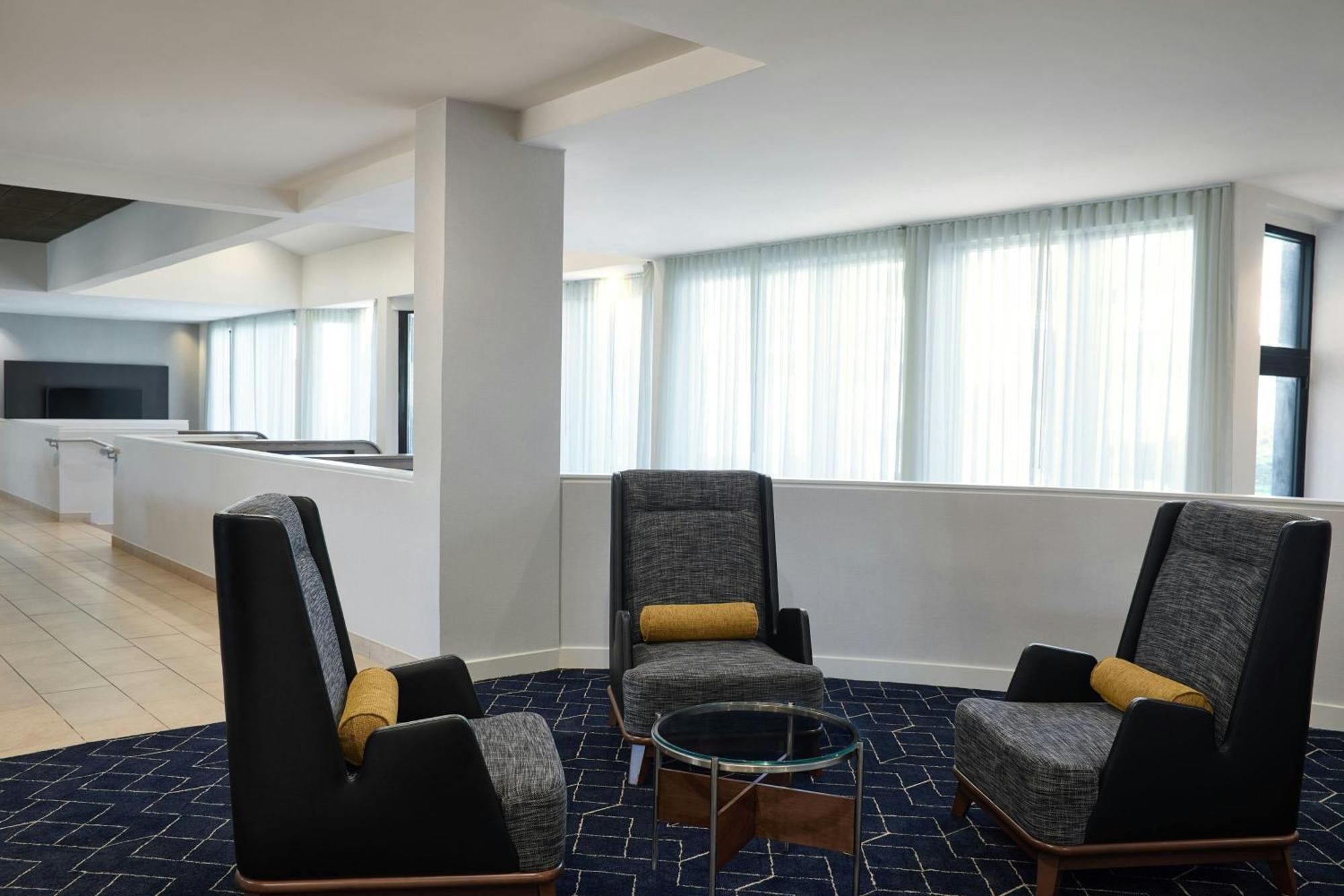 Courtyard St. Louis Creve Coeur Hotel Екстериор снимка
