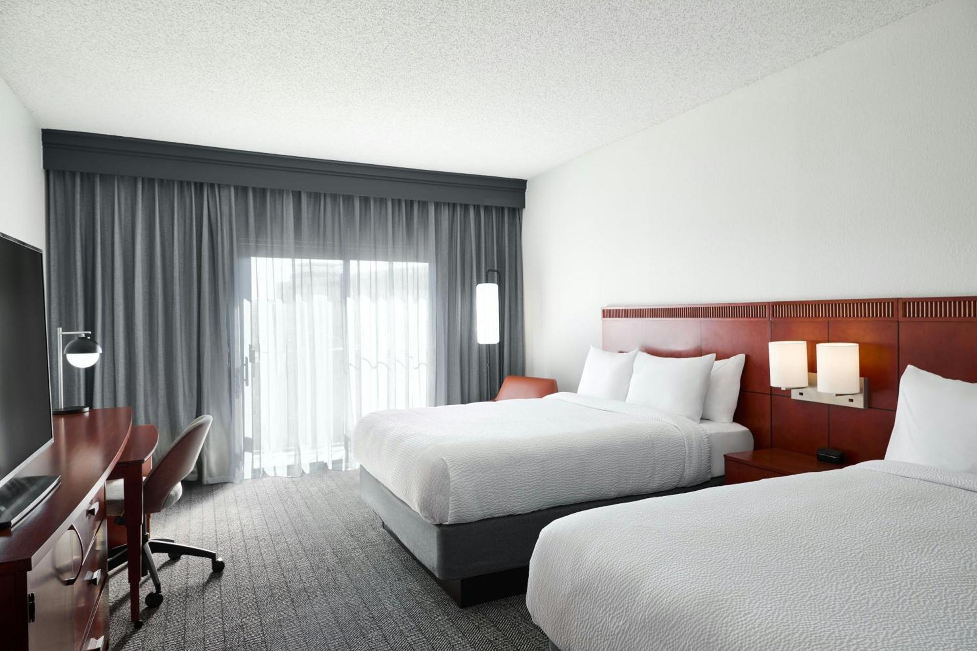 Courtyard St. Louis Creve Coeur Hotel Екстериор снимка