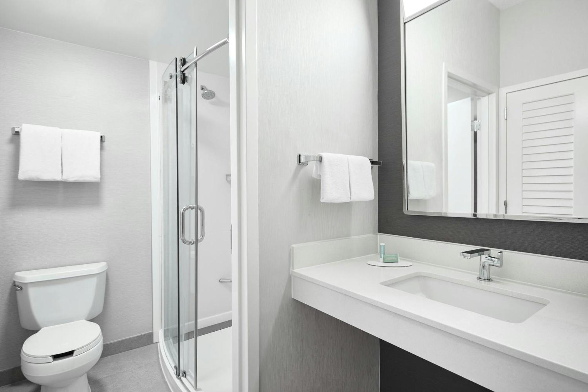 Courtyard St. Louis Creve Coeur Hotel Екстериор снимка
