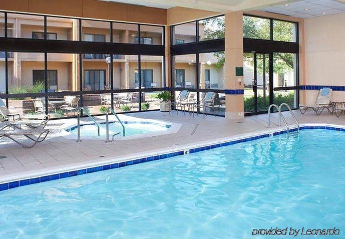 Courtyard St. Louis Creve Coeur Hotel Съоръжения снимка