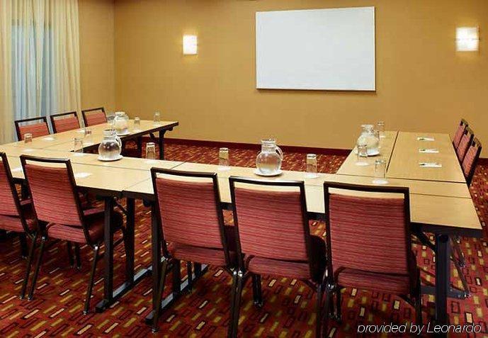 Courtyard St. Louis Creve Coeur Hotel Съоръжения снимка